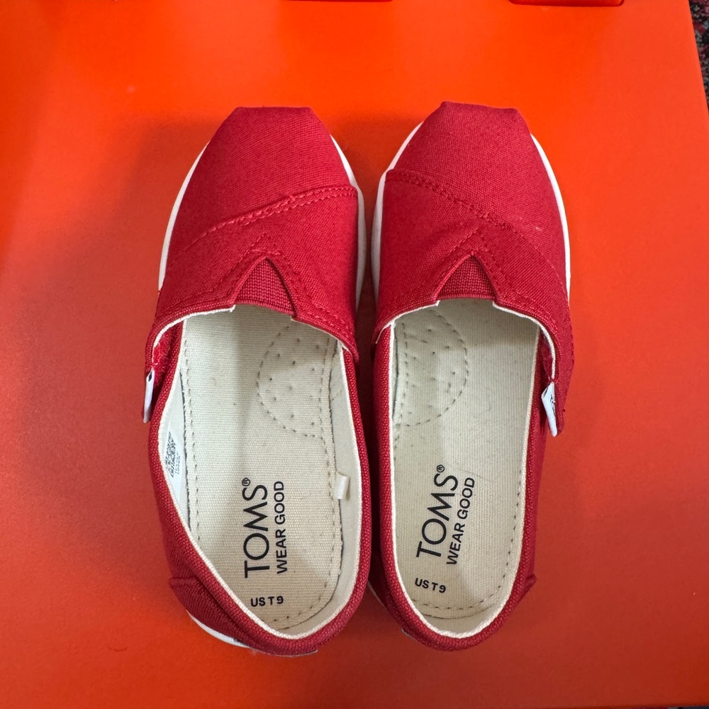Toms Toddler Size 9 Slip on shoe brand new